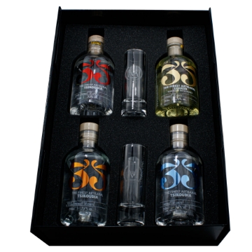 Visa detaljer för Premium Kretensisk Tsikoudia presentset - 4x200 ml, 35N, Graverade glasögon Bild på Premium Kretensisk Tsikoudia presentset - 4x200 ml, 35N, Graverade glasögon