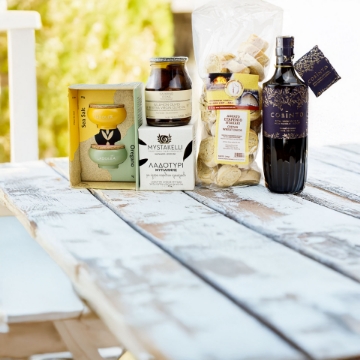 Greek Salad Luxury Gift Set – Complete Contents Display Corinto High-Phenolic EVOO, Cretan Dakos, Kalamon Olives, Ladotyri PDO Cheese & Ceramic Salt Bowl – Greek Salad Gift Box